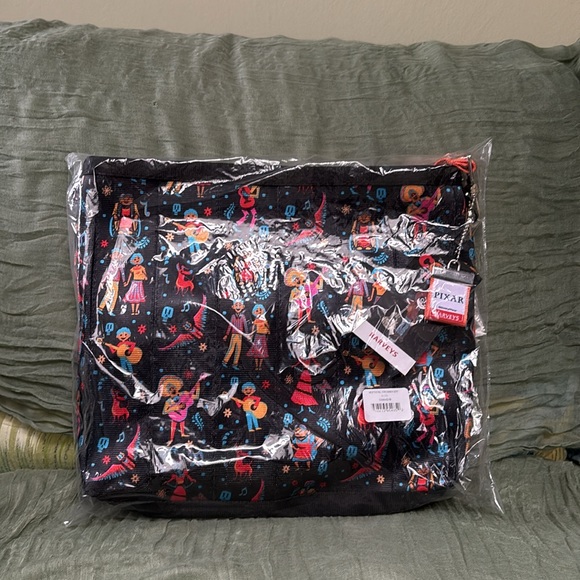 Harvey’s Seatbelt Pixar Coco Large Crossbody Sold Out NIP - Picture 4 of 8